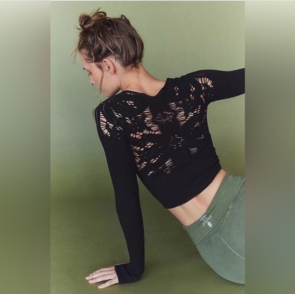 FP Movement by Free People Tops - NWT FP Movement happiness Runs Floral Top Sz M/L